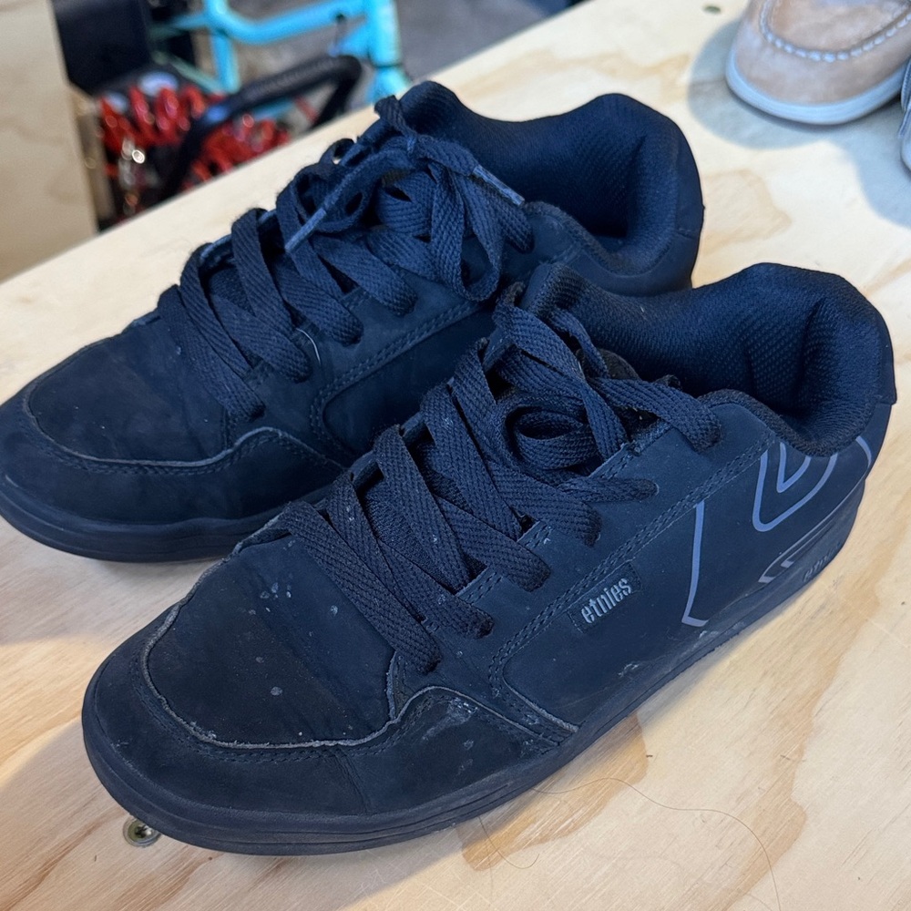Etnies Boy’s Black Sneakers